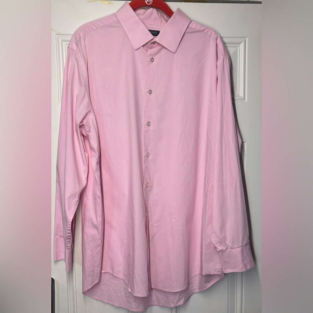 Madison men's slim fit dress shirt with "Dynamic Cooling" properties.